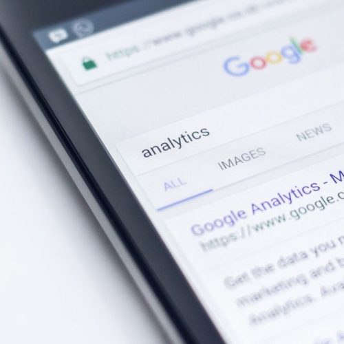 la meta description wordpress n'est pas un critère de ranking, mais elle décide de votre taux de clic. taille, plugins, copywriting et réécriture par google