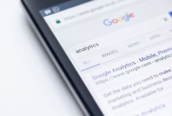 la meta description wordpress n'est pas un critère de ranking, mais elle décide de votre taux de clic. taille, plugins, copywriting et réécriture par google